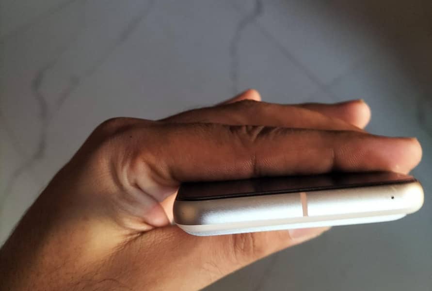 Google Pixel 8 4