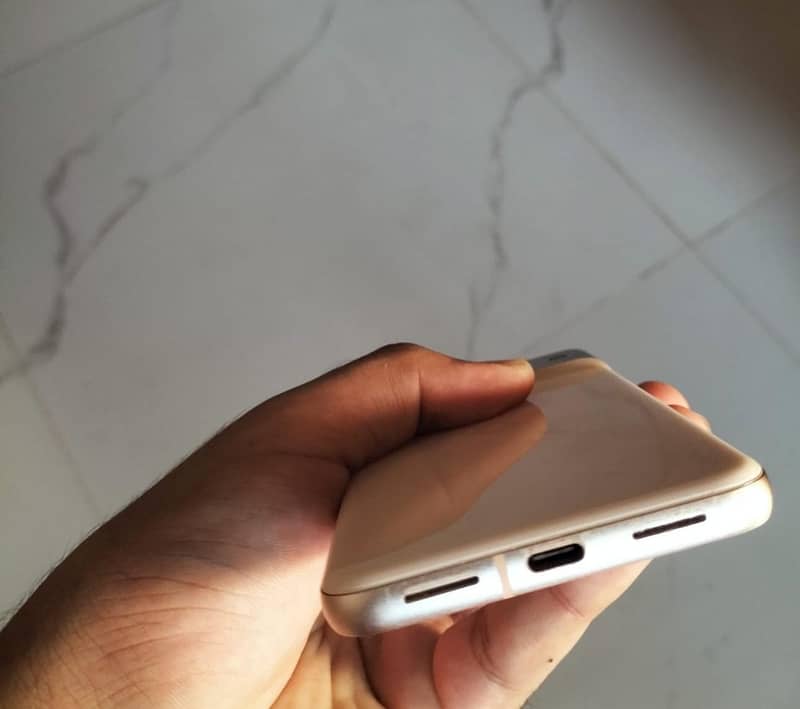 Google Pixel 8 5