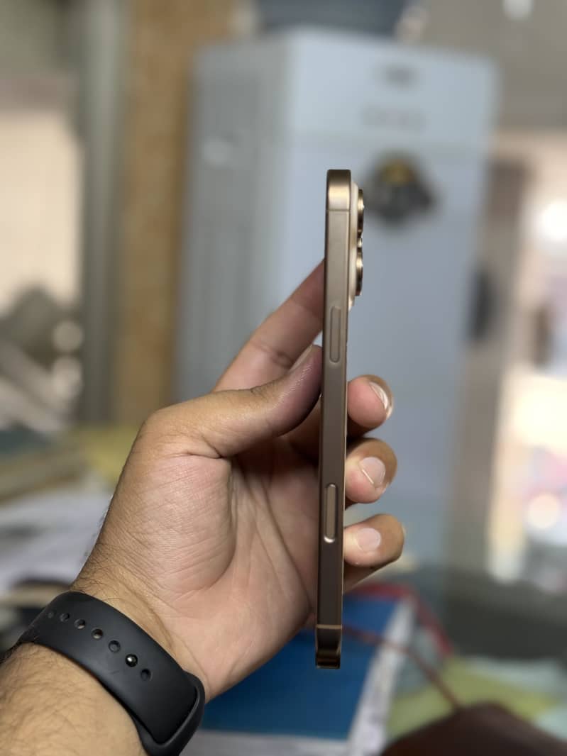 Apple iPhone 16 Pro Max 3