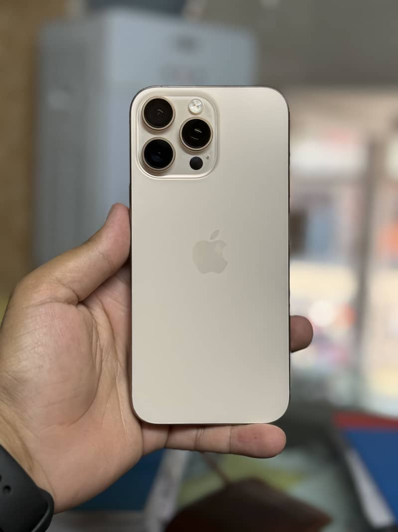 Apple iPhone 16 Pro Max 5