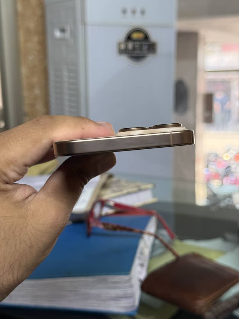 Apple iPhone 16 Pro Max 7