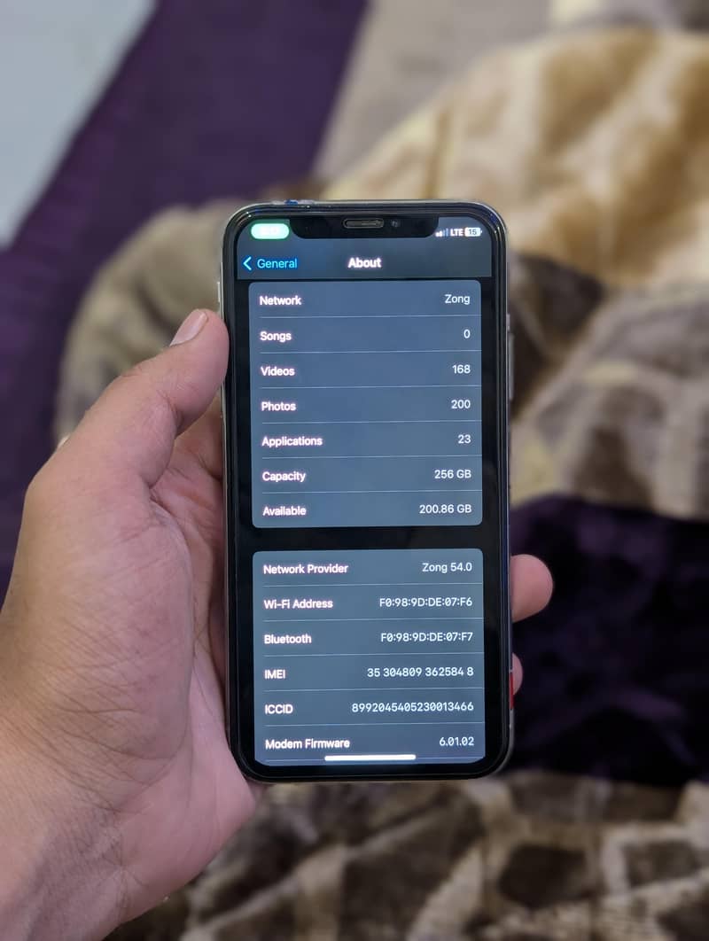 Apple iPhone X 3