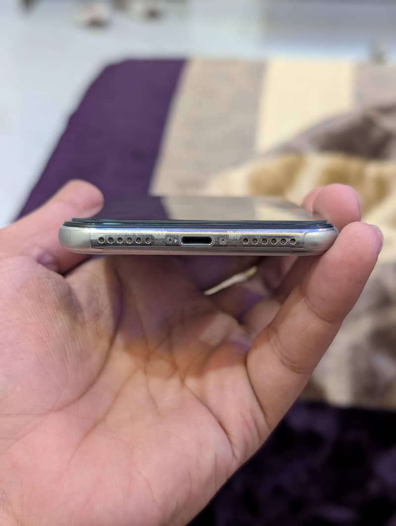 Apple iPhone X 5