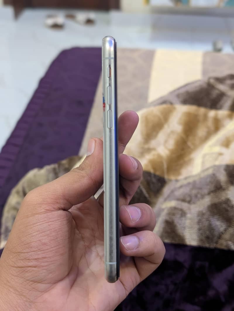 Apple iPhone X 6
