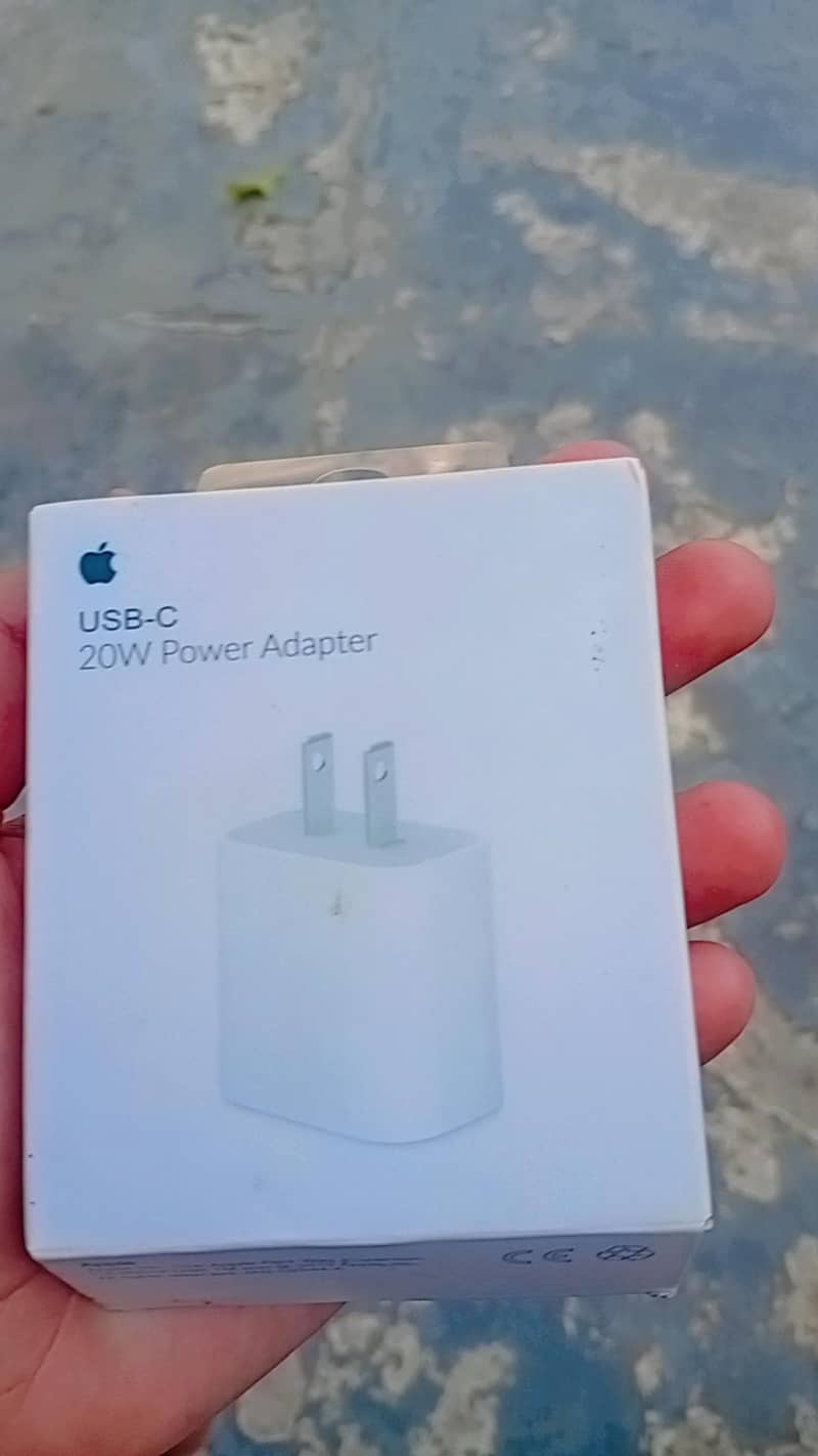 iPhone adapter/cable 0