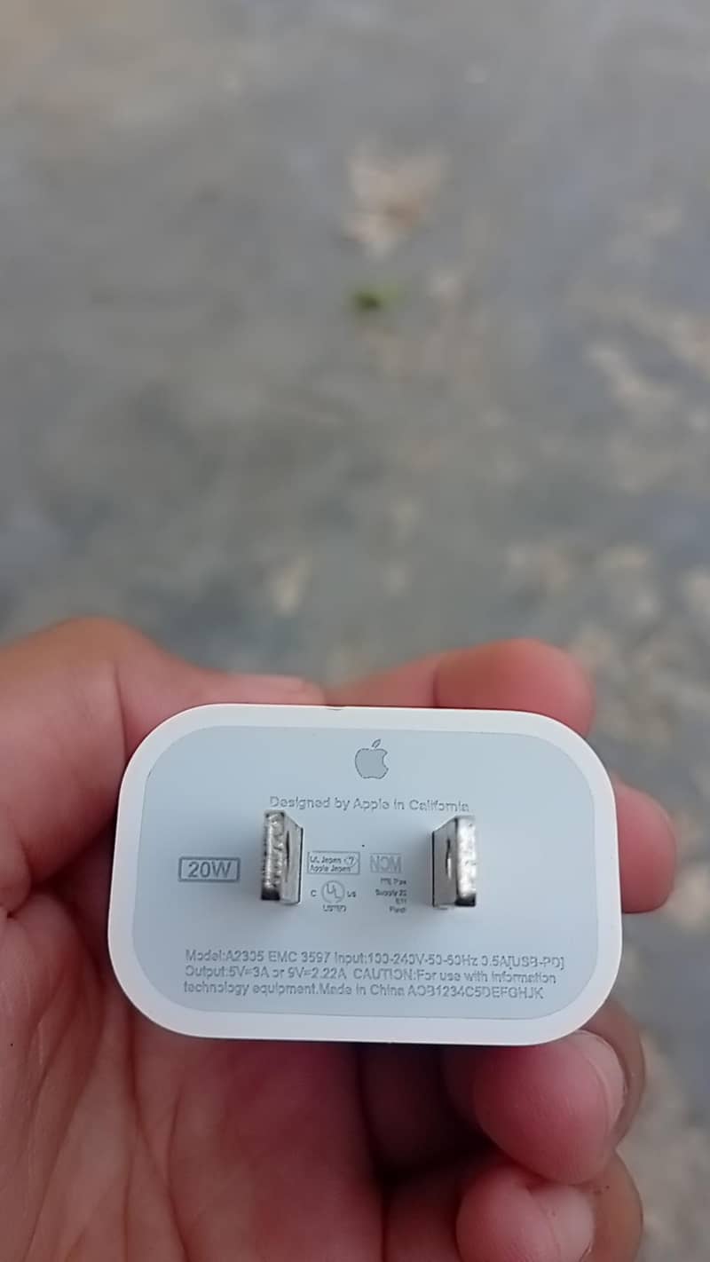 iPhone adapter/cable 2
