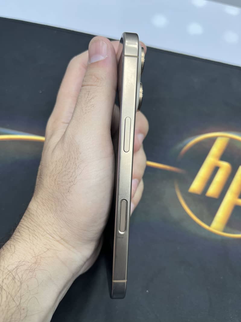 Apple iPhone 16 Pro 2