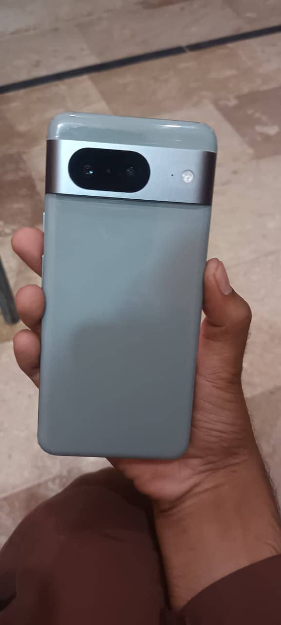 Google Pixel 8 2