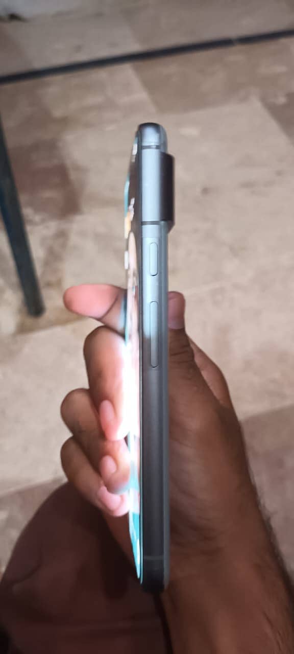 Google Pixel 8 4