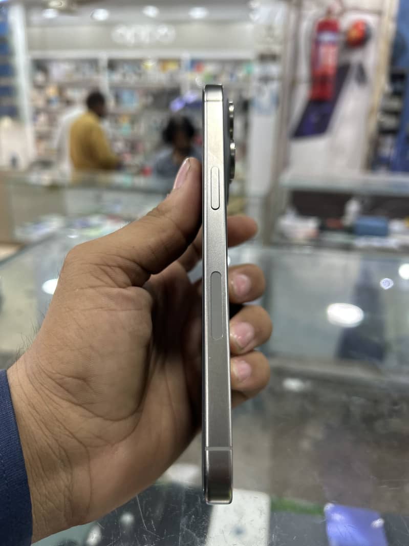 Apple iPhone 15 Pro Max 0