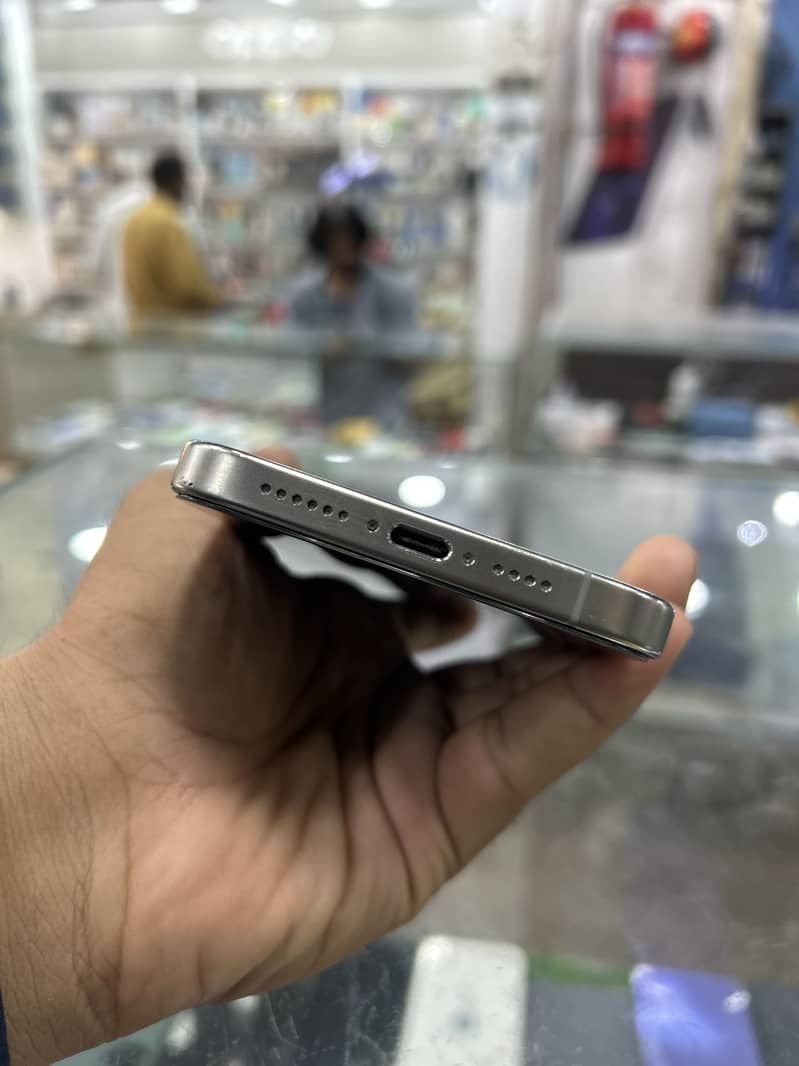 Apple iPhone 15 Pro Max 1