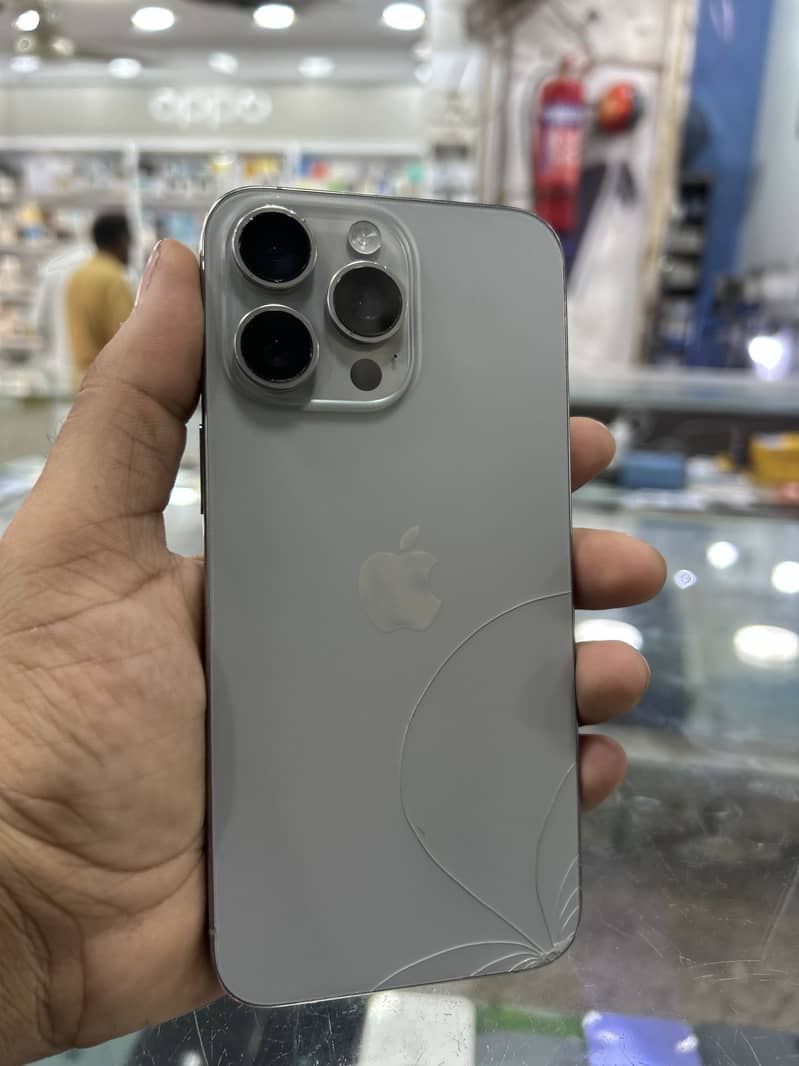 Apple iPhone 15 Pro Max 2