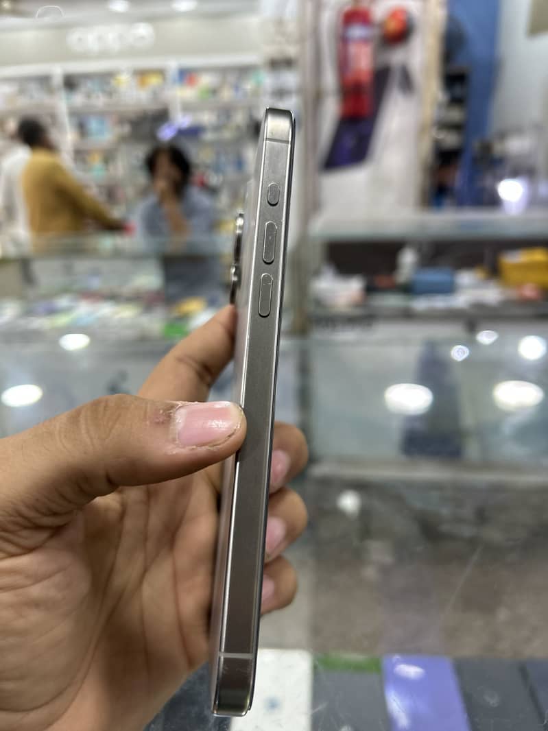 Apple iPhone 15 Pro Max 3