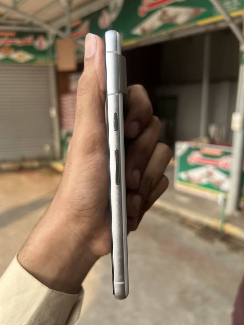 Google Pixel 7 4