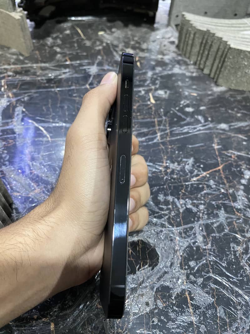 Apple iPhone 14 Pro Max 4