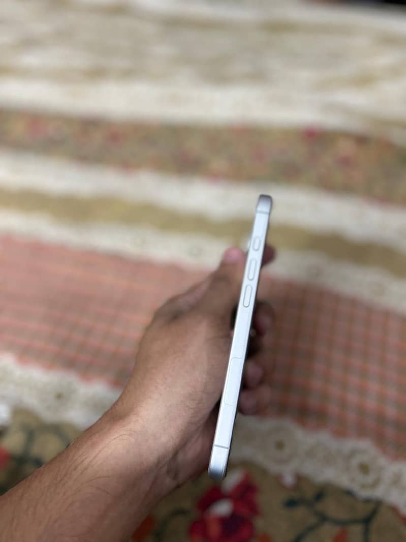 Apple iPhone 17 4