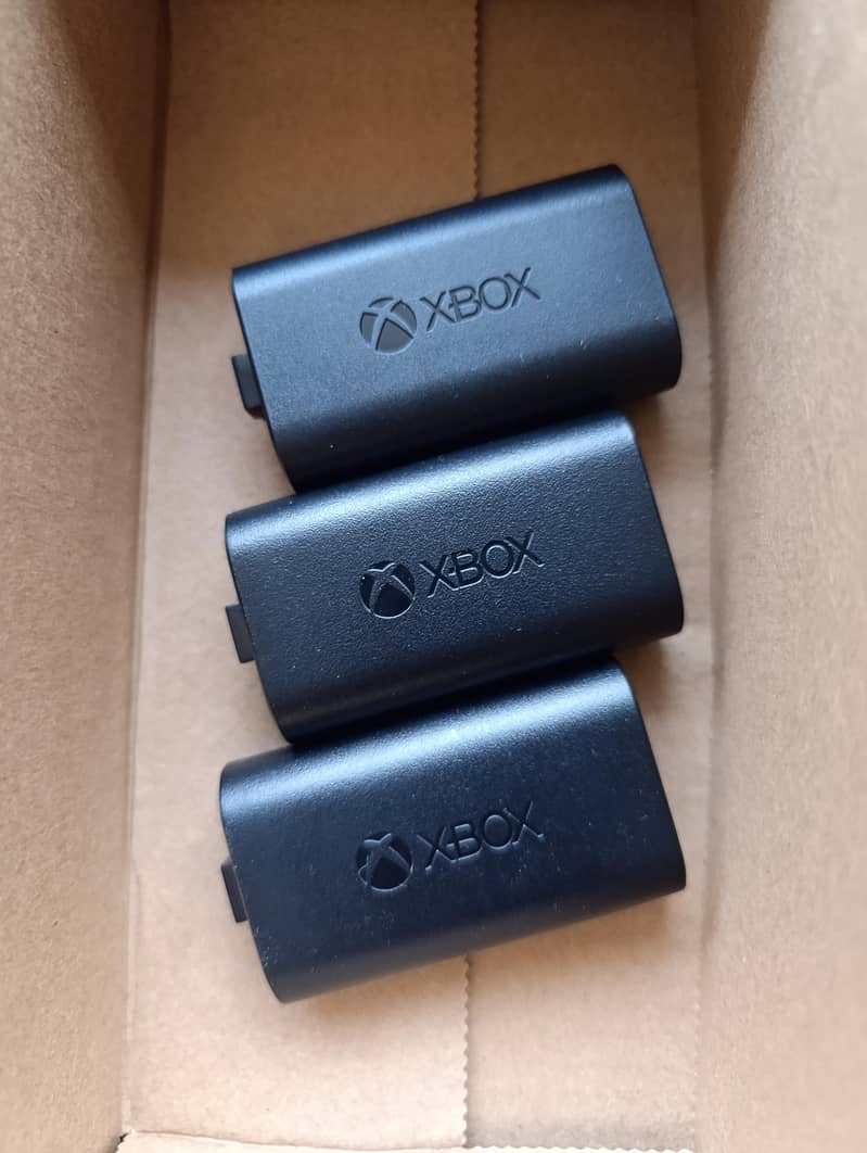 Xbox controller rechargeable batteries 1