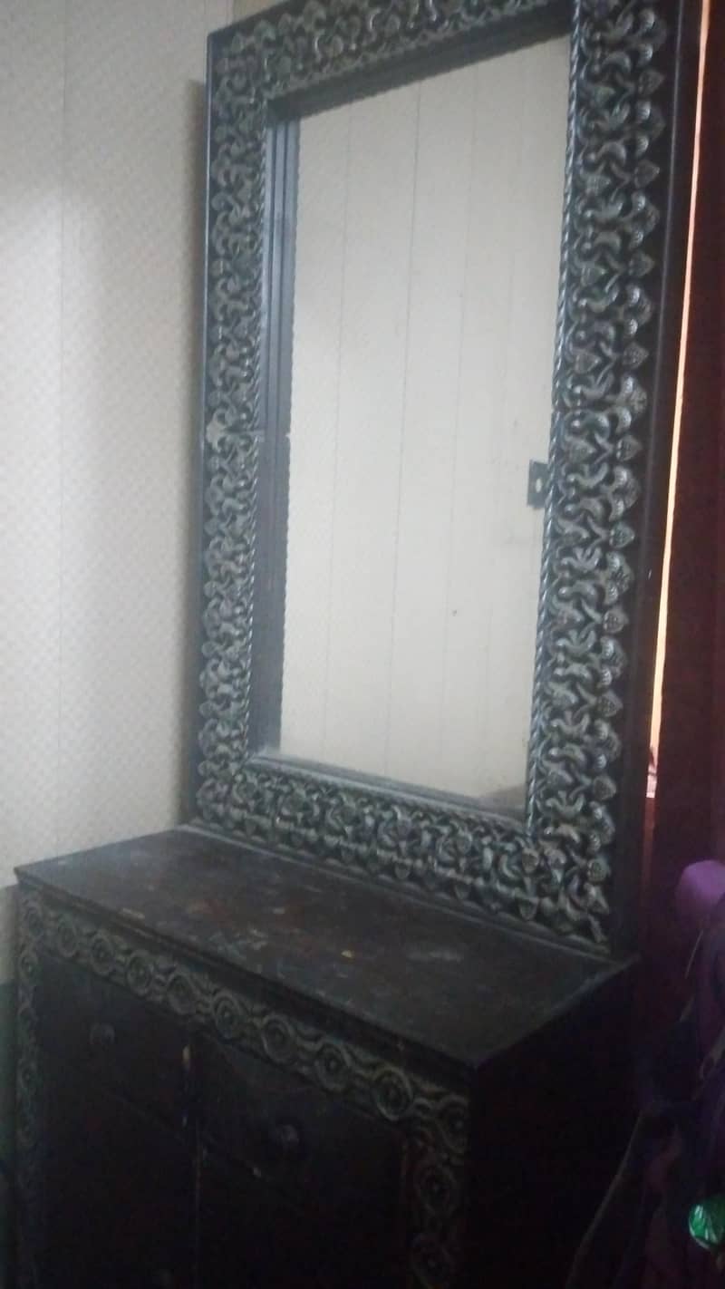 used dressing table and showcase 1