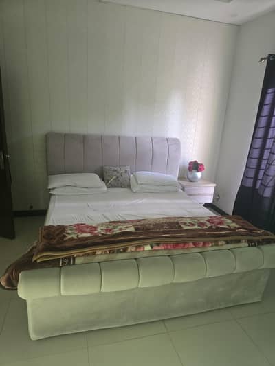king size bed with side tables and dressing table and contrast curtain