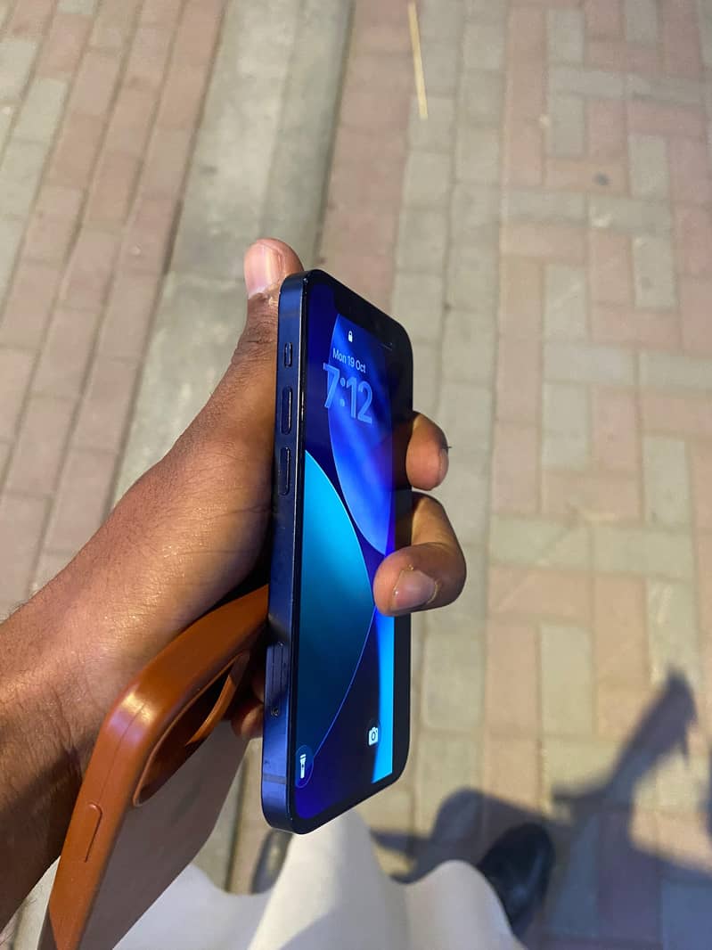Apple iPhone 12 1