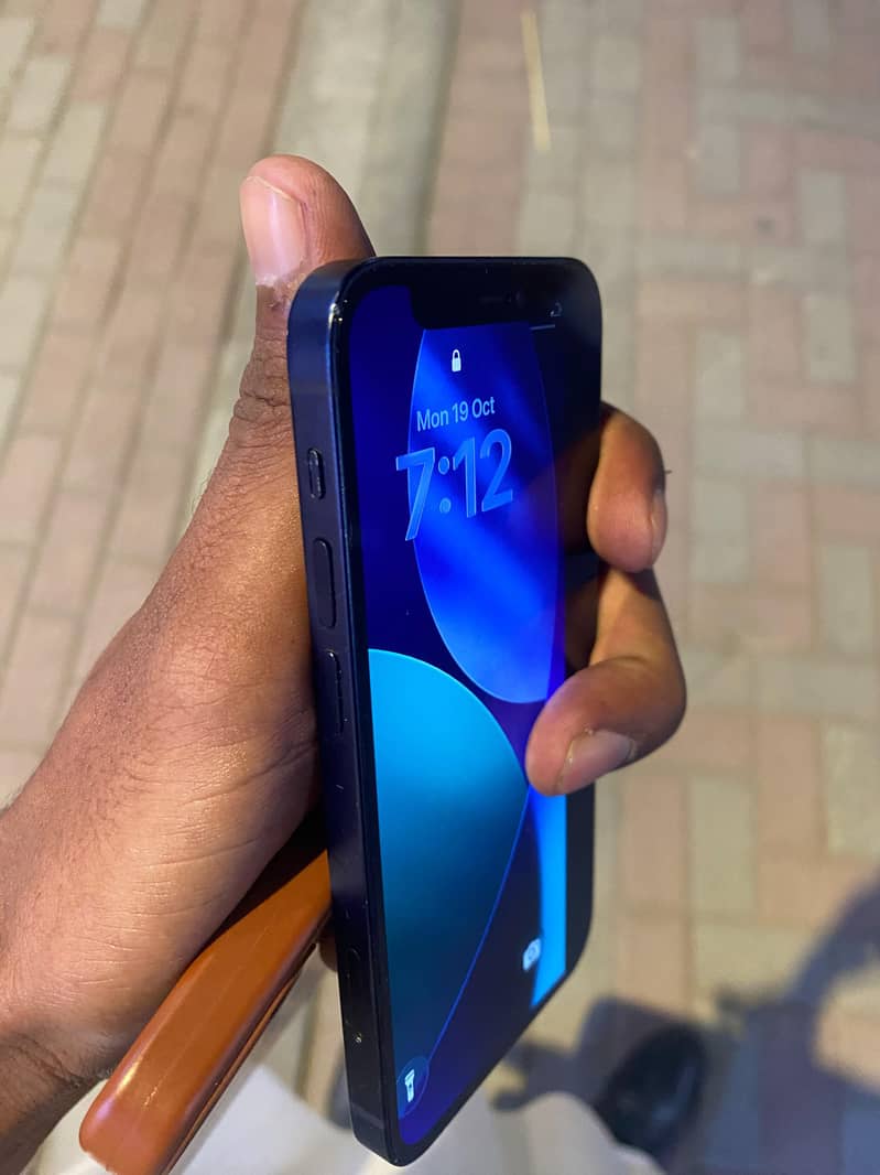 Apple iPhone 12 2