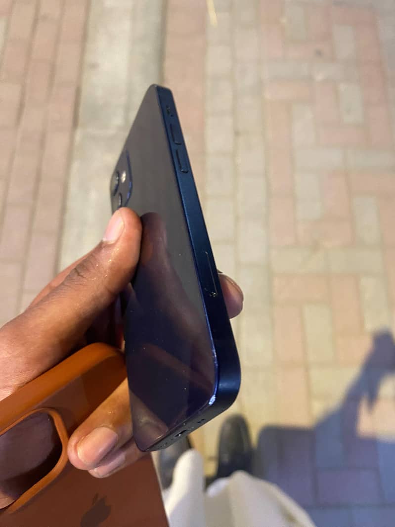 Apple iPhone 12 3