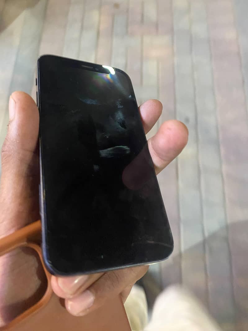 Apple iPhone 12 4