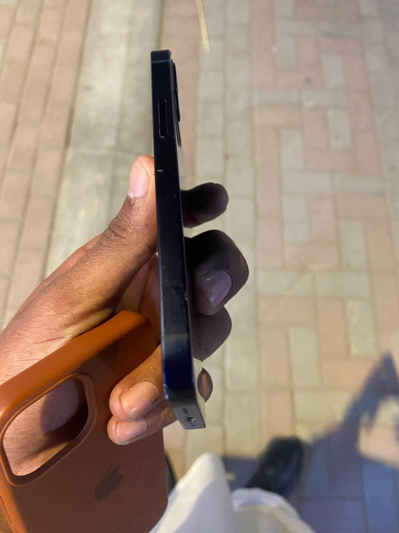Apple iPhone 12 5