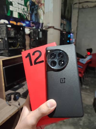 One Plus 12 with box 12/256 non pta 10.9. 5
