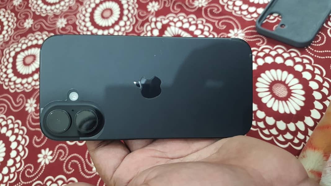 Apple iPhone 16 0