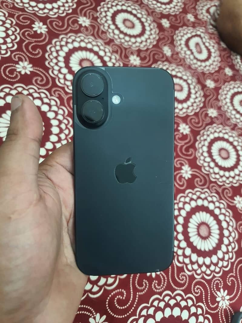 Apple iPhone 16 3