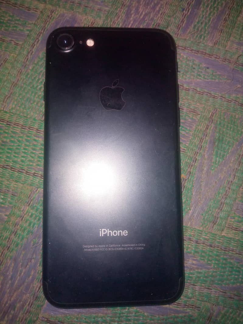 Apple iPhone 7 0