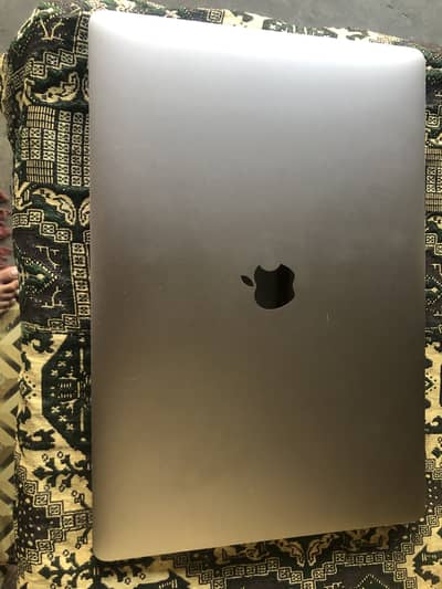 Macbook pro 2018 model
