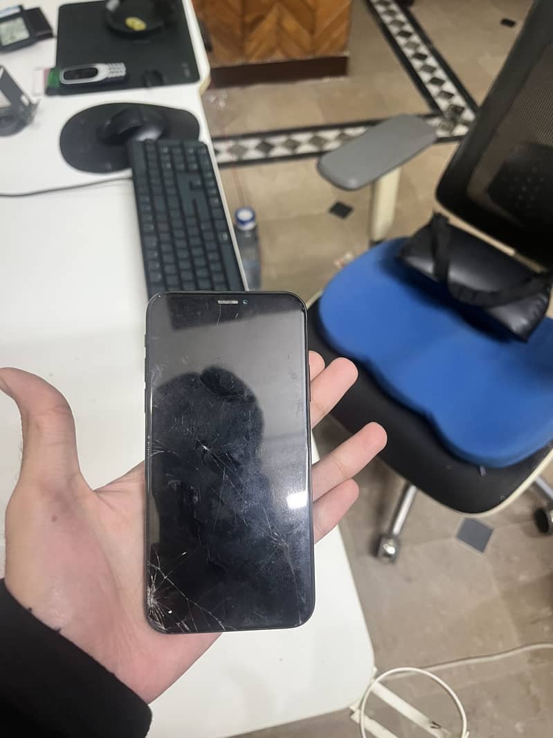 Apple iPhone X 5