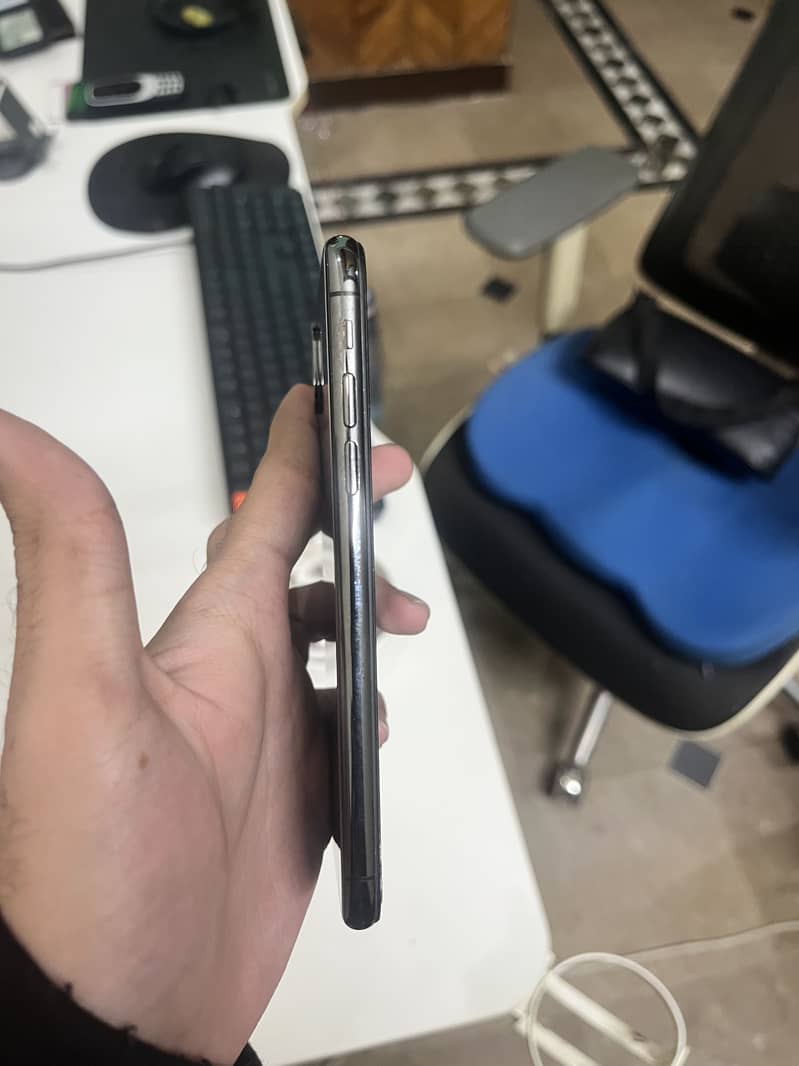 Apple iPhone X 6