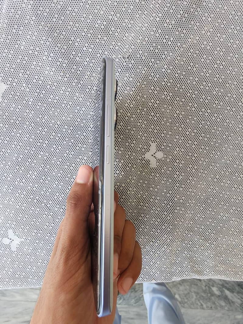 Xiaomi Redmi Note 13 Pro plus 4