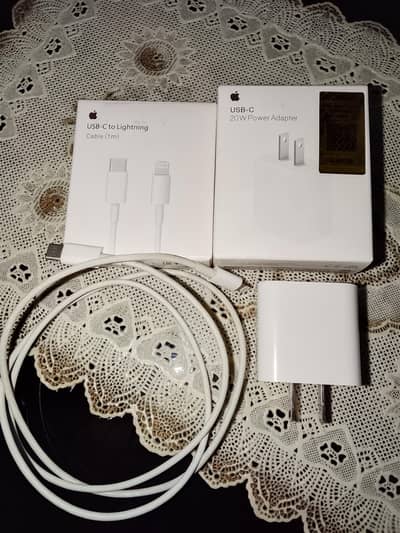 iPhone Fast Charging Set (20W Adapter & Lightning Cable) with Boxes
