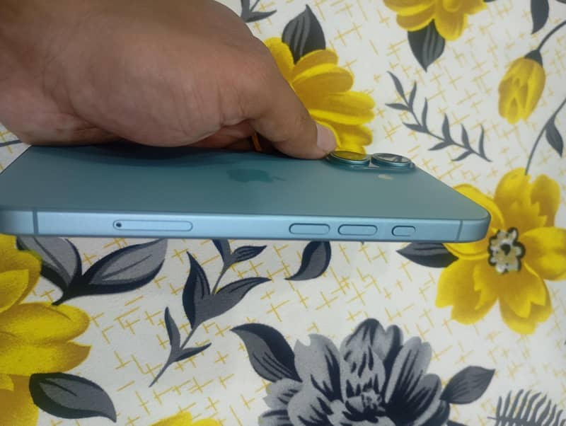 Apple iPhone 16 0