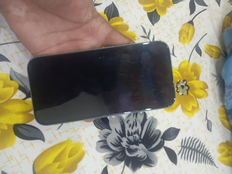 Apple iPhone 16 3