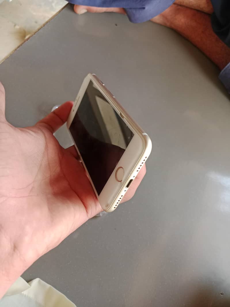 Apple iPhone 7 3