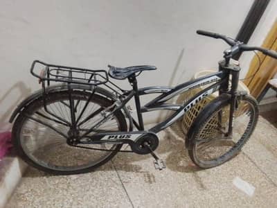 bicycle for sale bht time khari rhi hai