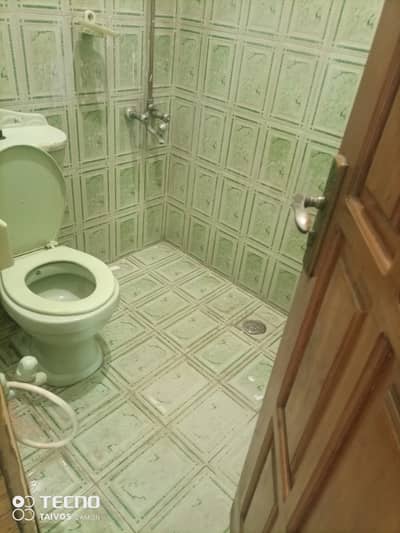 G11 40*80 upper portion for rent good location