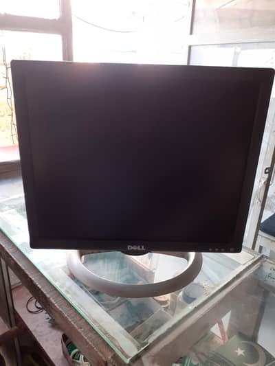 LCD 17 " URGENT SALE  Dell