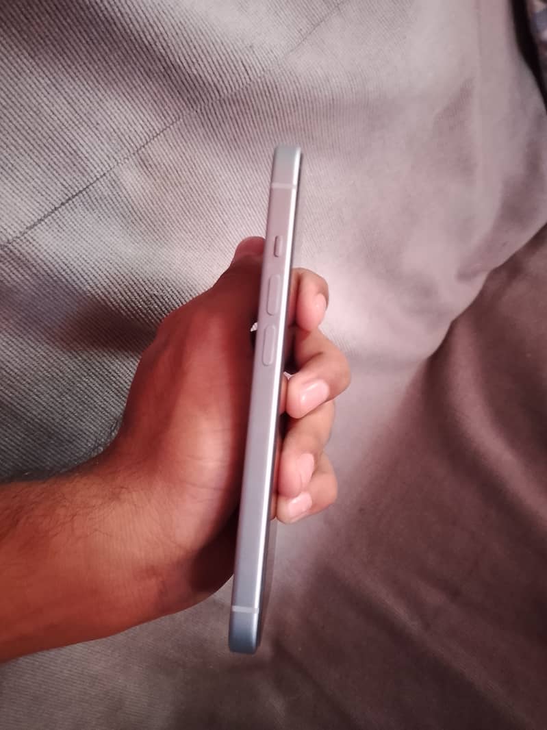 Apple iPhone 15 (Jv) 3