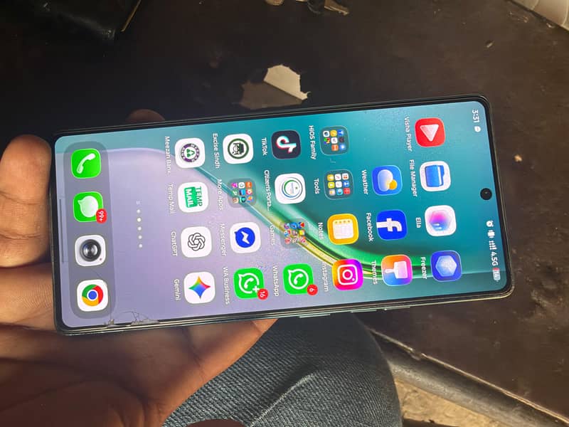 Tecno CAMON 40 1
