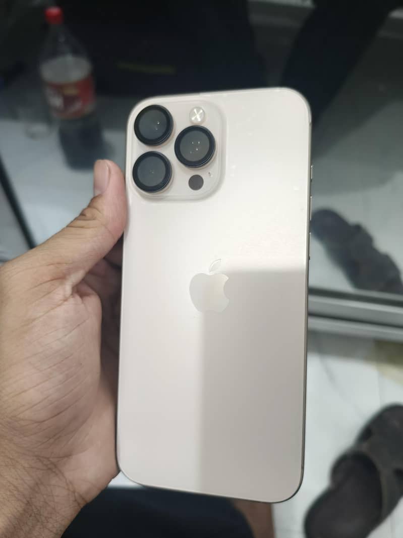 Apple iPhone 16 Pro Max 1