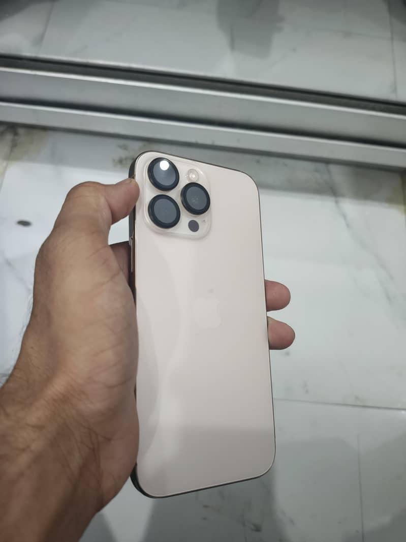 Apple iPhone 16 Pro Max 4