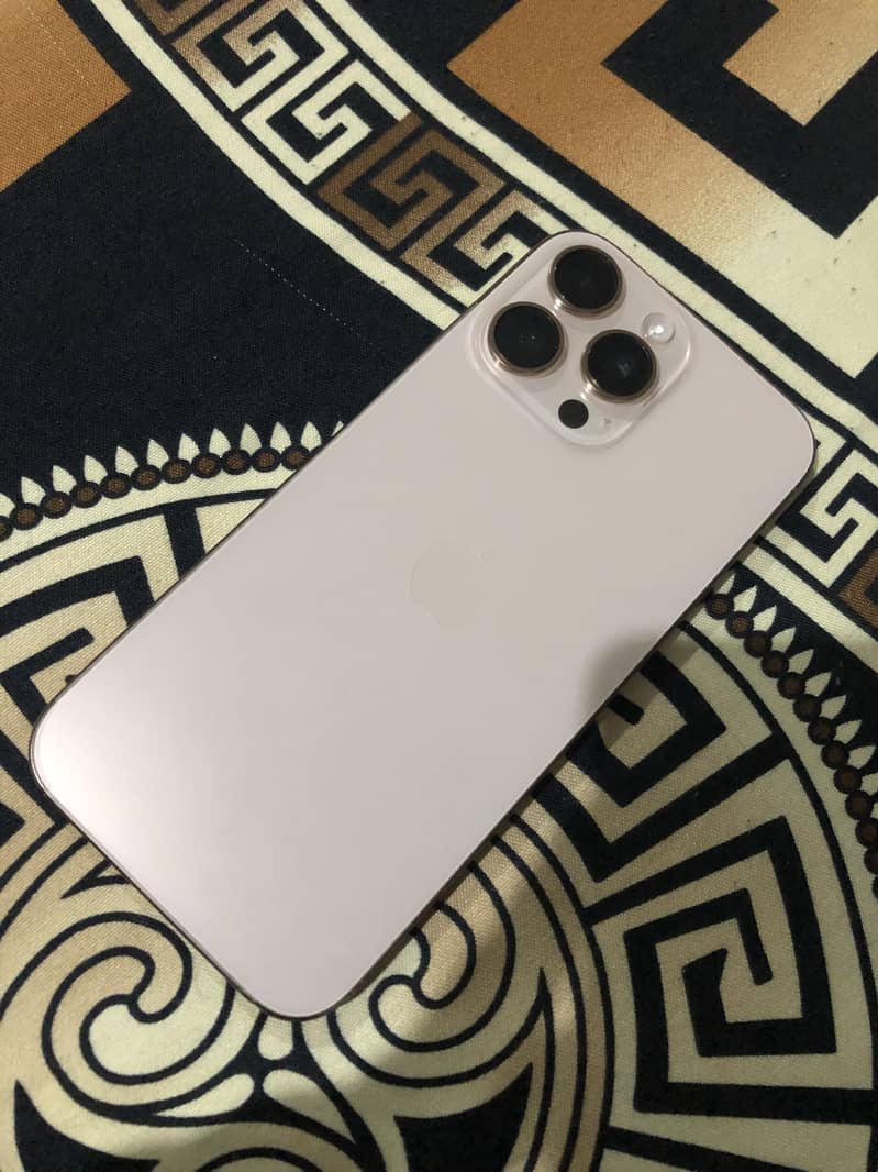 Apple iPhone 16 Pro Max 1