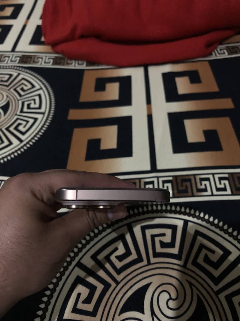 Apple iPhone 16 Pro Max 2