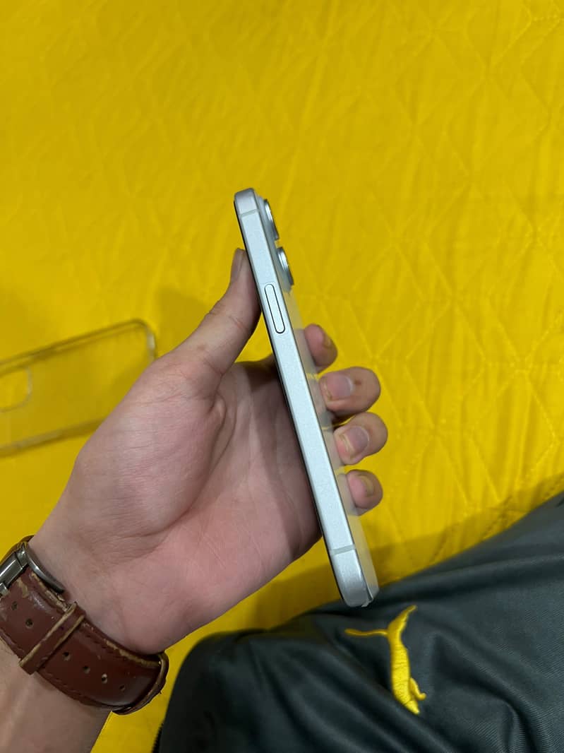 Apple iPhone 15 3